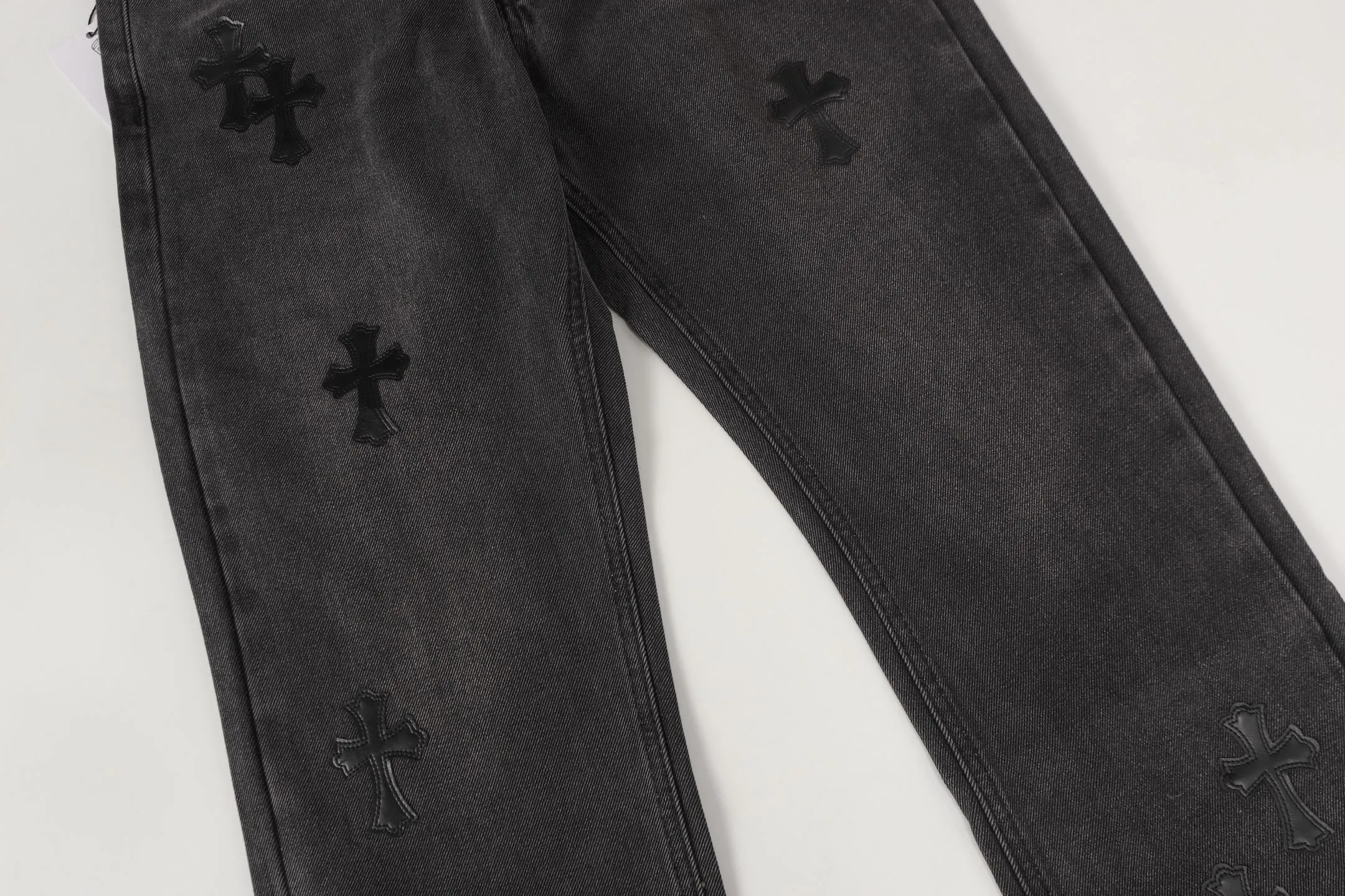 P270 Cross-border model, please do not place an order if you are pursuing quality -Chrome Hearts/Chrome Hearts Cross✝️Applied leather embroidered washed jeans, trousers and casual pants -High weight, high density and high quality. The wool is soft, delicate and skin-friendly. It feels soft and silky. It has excellent warmth and skin-friendly properties. -Size: 28 30 32 34 36